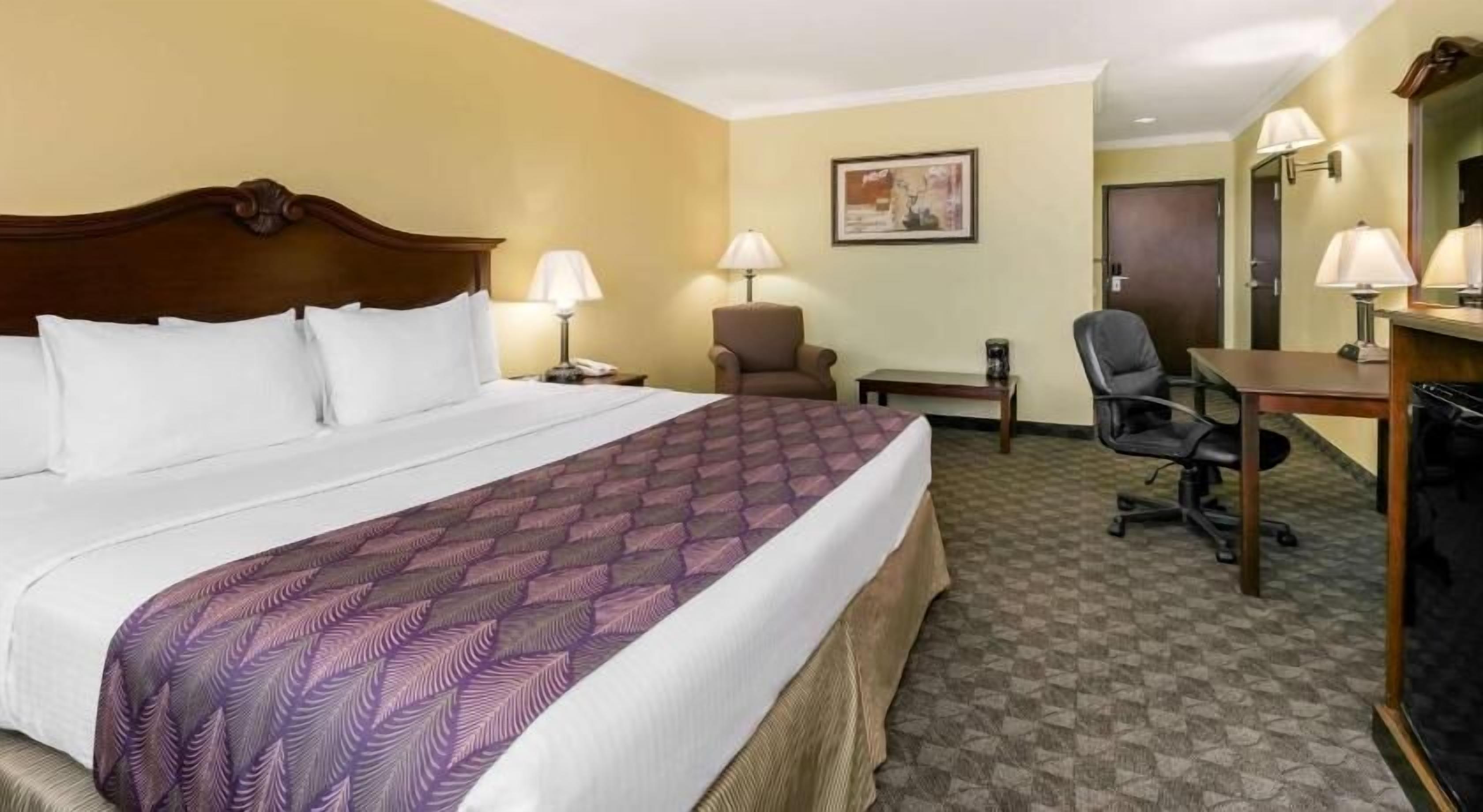 Desk, iron/ironing board, free WiFi, bed sheets