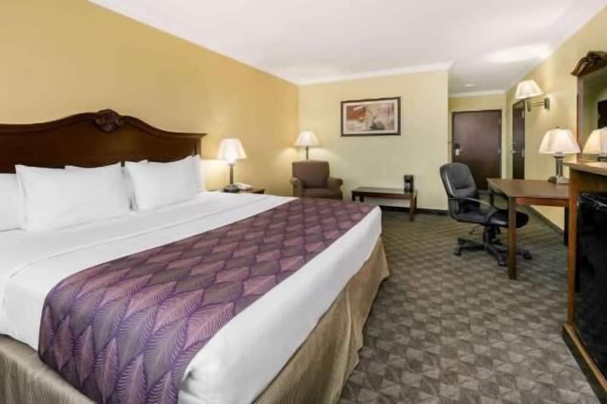 Desk, iron/ironing board, free WiFi, bed sheets