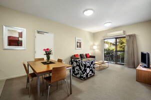 Televisión de pantalla plana, reproductor de DVD