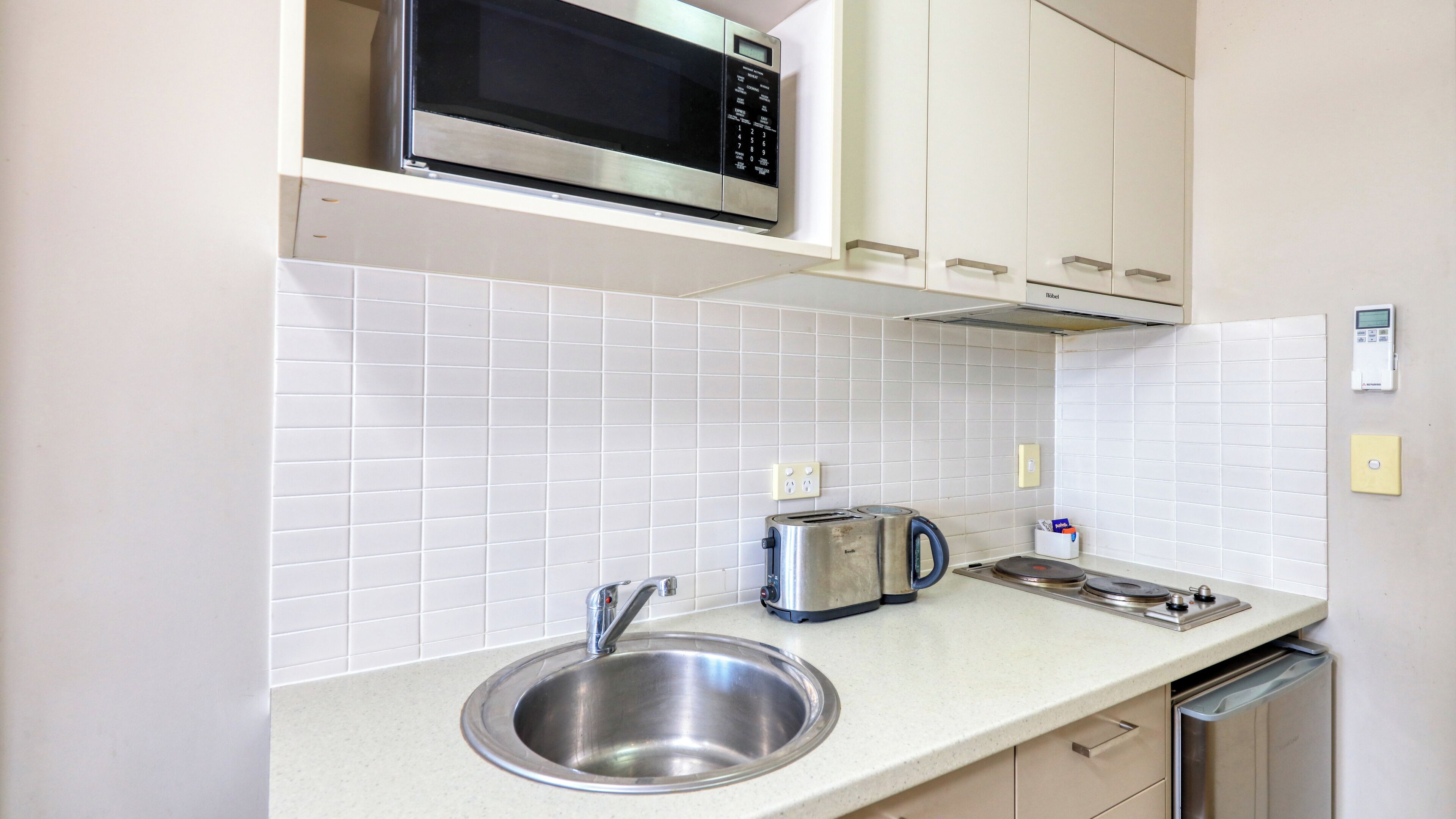 studio | private kitchen | microwave, coffee/tea maker, electric kettle, cookware/dishes/utensils