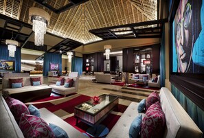 20 bars/lounges, 3 swim-up bars, 4 poolside bars, beach bar - Hard Rock Hotel & Casino Punta Cana an All-Inclusive Resort (Punta Cana)