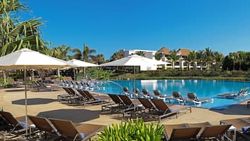 13 outdoor pools, pool umbrellas, lifeguards on site