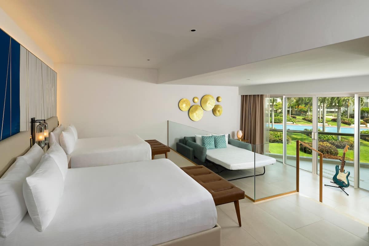 Minibar, caja de seguridad en la habitación y decoración personalizada