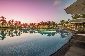 13 outdoor pools, pool umbrellas, lifeguards on site