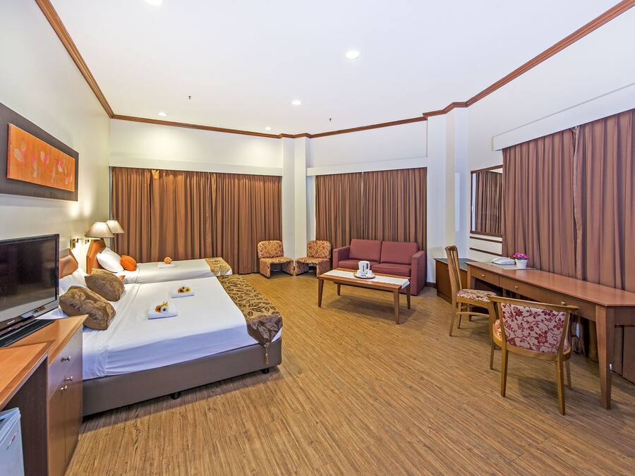 Habitació familiar | Escriptori, planxa i posts de planxar, wifi gratuïta i roba de llit