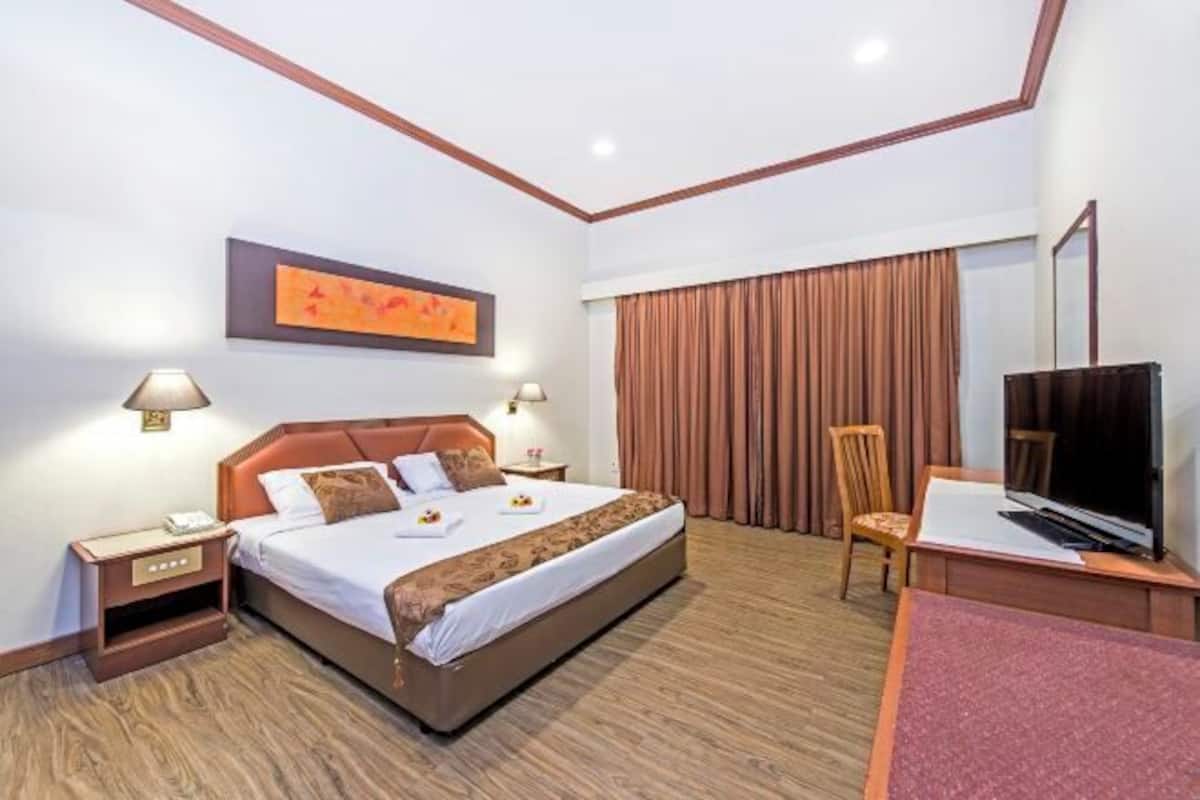 Desk, iron/ironing board, free WiFi, bed sheets