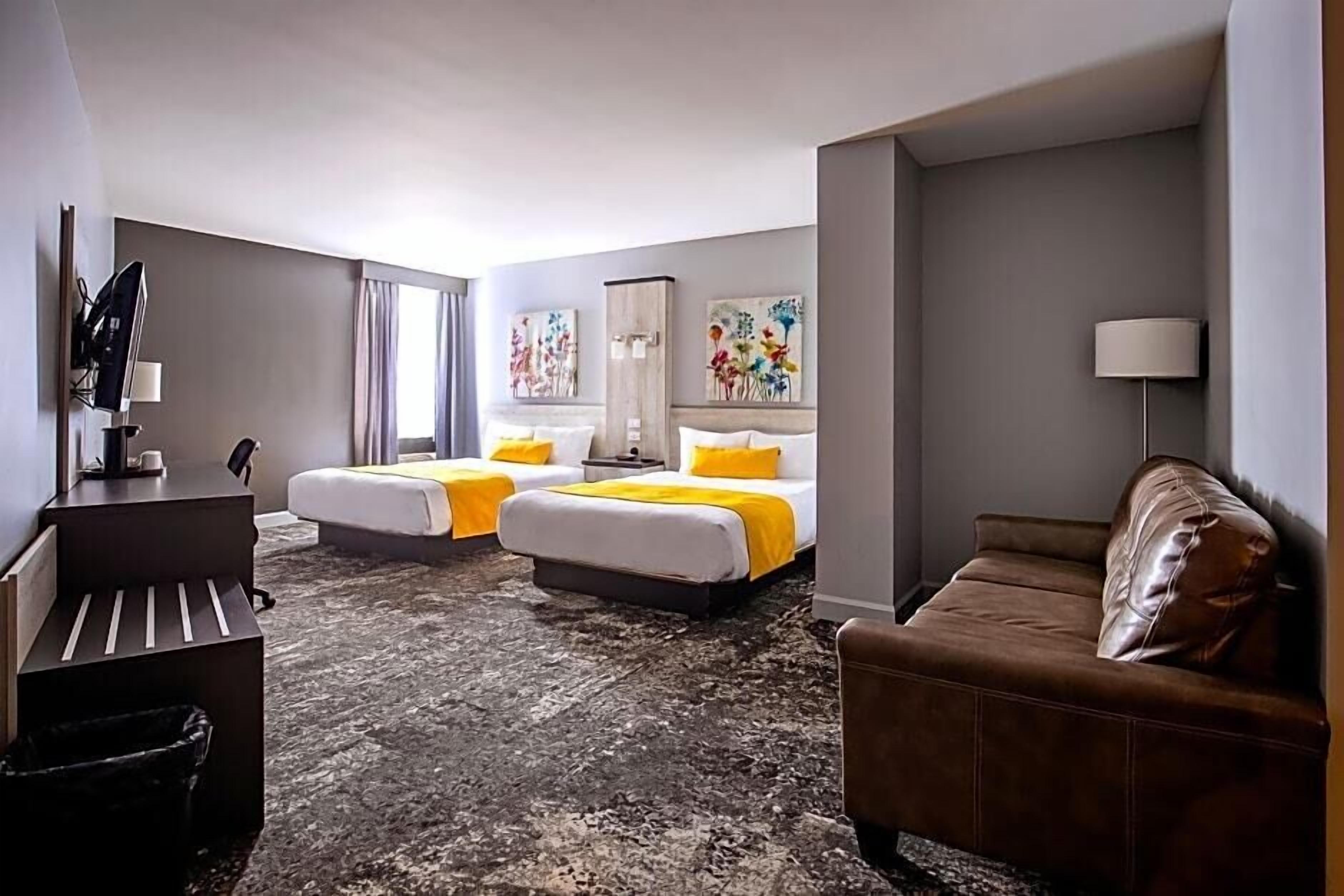 Premium bedding, desk, iron/ironing board, free WiFi