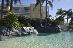 2 outdoor pools, pool loungers - Seachange Coolum Beach (Coolum Beach)