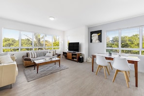 Deluxe Apartment, 2 Bedrooms, Garden View