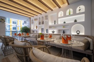 Bar lounge