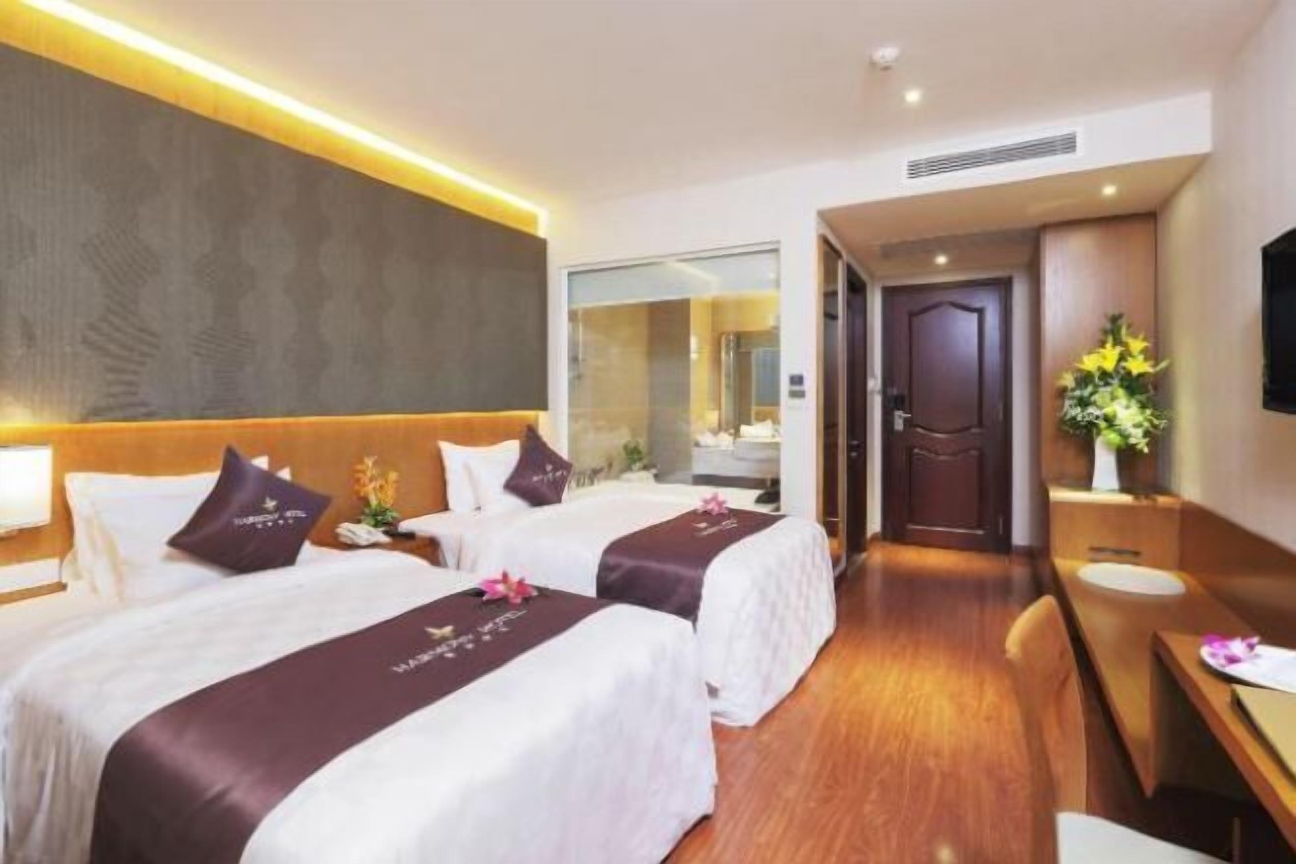 Gratis produkter i minibar, värdeförvaringsskåp på rummet och skrivbord