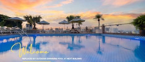 Indoor pool, pool loungers
