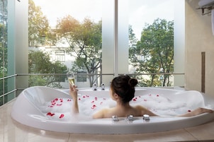 Habitación ejecutiva (Suite - Free High Tea & Mini Bar) | Vistas a la ciudad