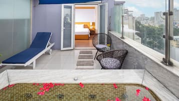 Harmony Suite Free High Tea & Mini Bar | 1 bedroom, free minibar, in-room safe, desk