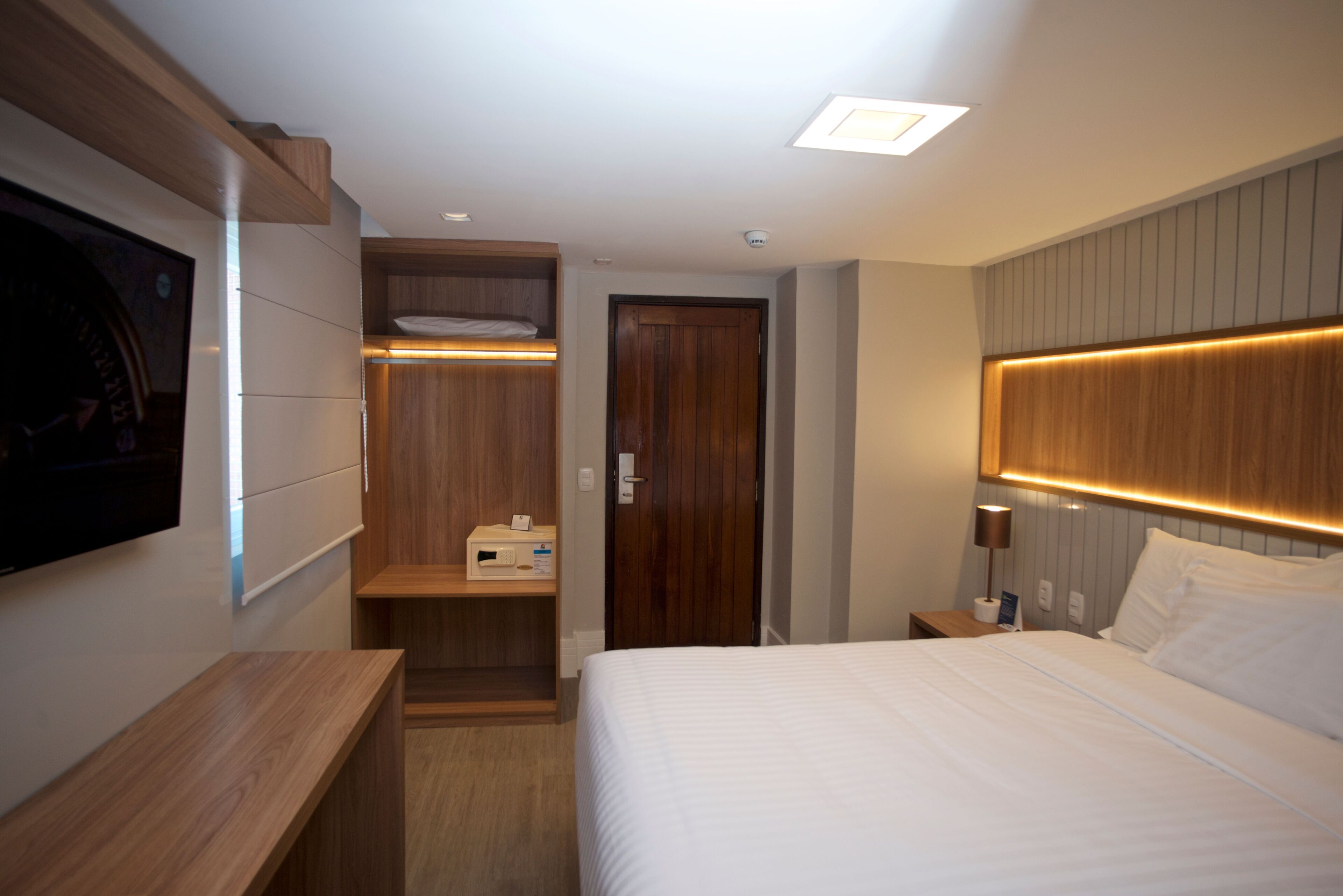 economy double or twin room | minibar, in-room safe, blackout curtains, soundproofing