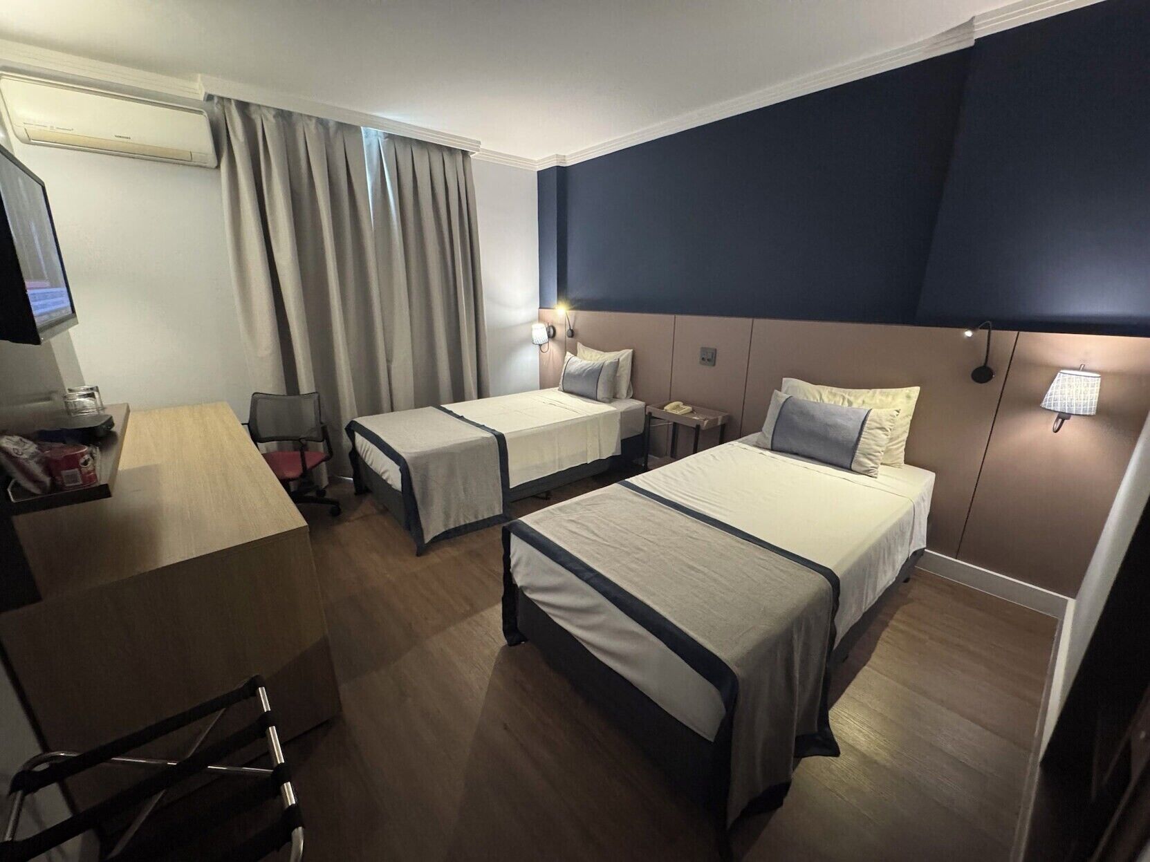 Minibar, in-room safe, laptop workspace, blackout drapes