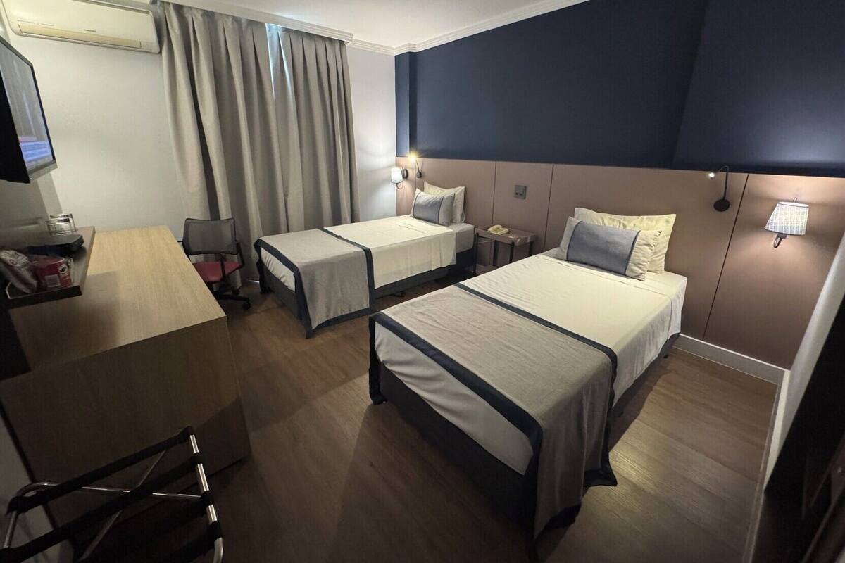 Minibar, in-room safe, laptop workspace, blackout drapes