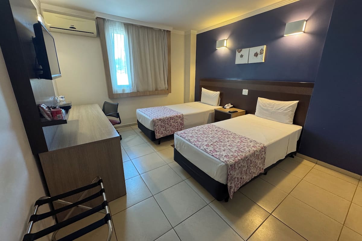 Superior Twin Room | Bar mini, peti besi dalam bilik, langsir/tirai gelap terus, kalis bunyi