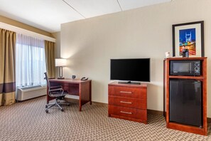 Suite, 2 queensize-senger, tilgjengelighetstilpasset, ikke-røyk | Skrivebord, strykejern/-brett, wi-fi (inkludert) og sengetøy