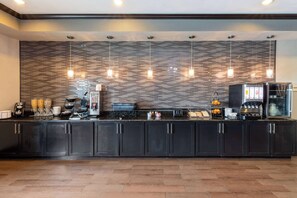 Café da manhã com buffet grátis todos os dias