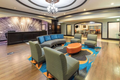 La Quinta Inn & Suites by Wyndham Fort Worth - Lake Worth