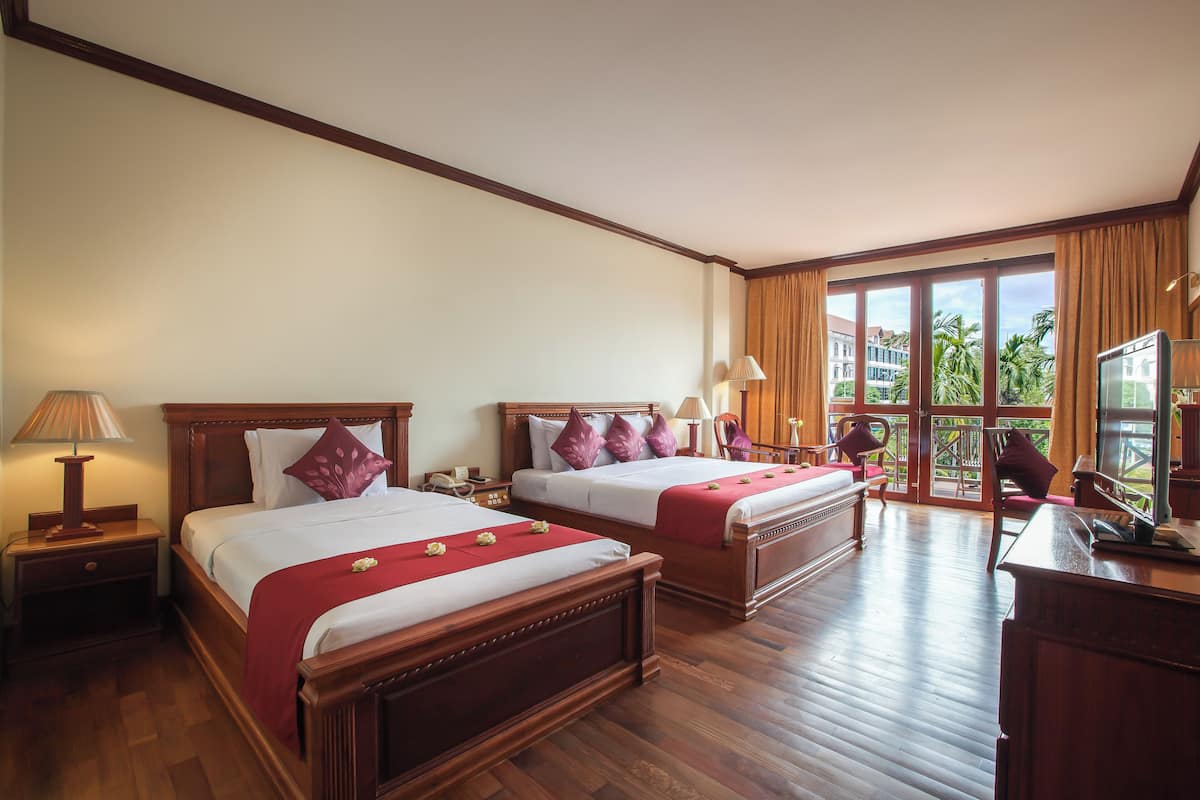 Family Room | Minibar, in-room safe, desk, iron/ironing board