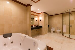Presidential Suite Room | Bathroom | Separate bathtub and shower, deep-soaking bathtub, designer toiletries - Angkor Paradise Hotel (Siem Reap)