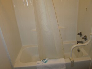 Bathroom - Jim Butler Inn & Suites (Tonopah)