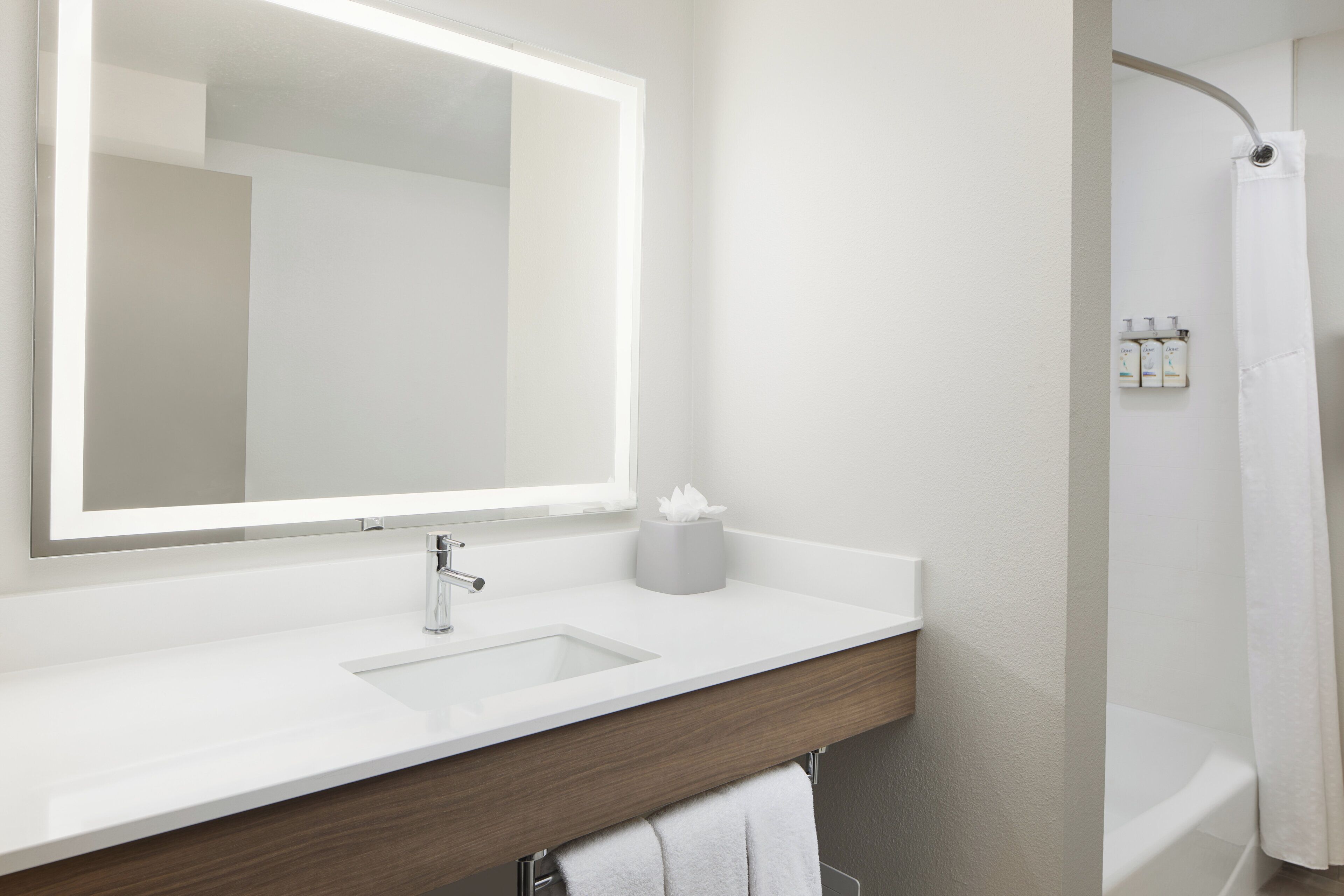 Suite, 2 Bedrooms, Accessible (Comm, Mobil, Accessible Tub) | Bathroom | Free toiletries, hair dryer, towels