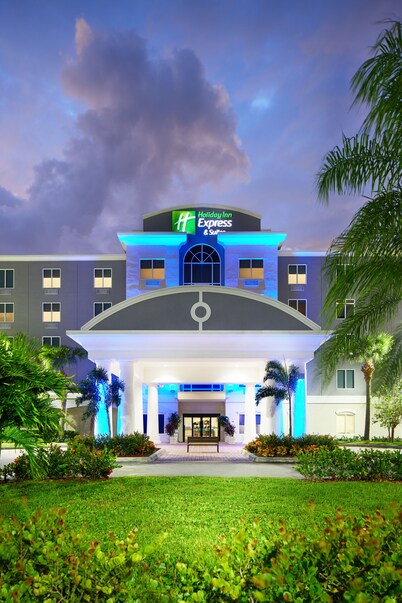 Holiday Inn Express & Suites Port St. Lucie West by IHG