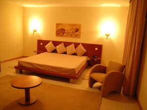 Suite | Minibar, in-room safe, desk, soundproofing - Pombeira Hotel (Guarda)