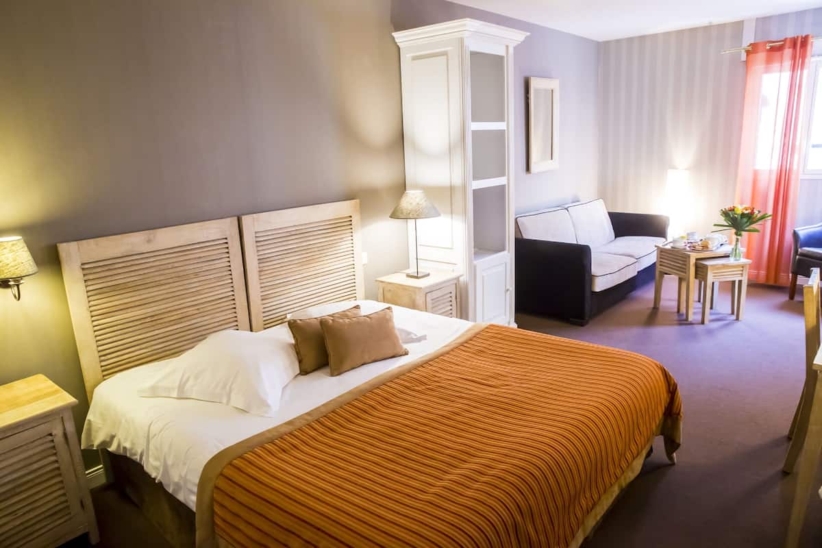Superior-Zimmer, Erdgeschoss | Minibar, Zimmersafe, individuell dekoriert, Schreibtisch
