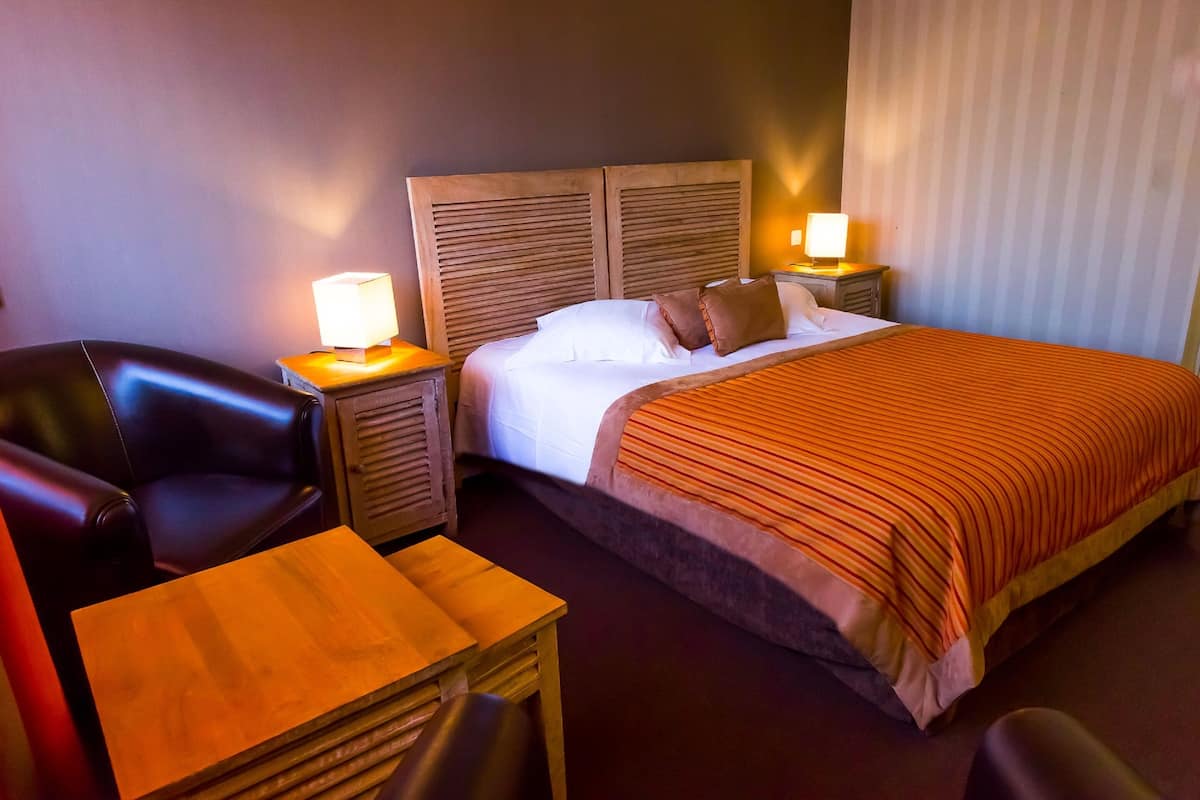 Standardzimmer, Stadtblick | Minibar, Zimmersafe, individuell dekoriert, Schreibtisch