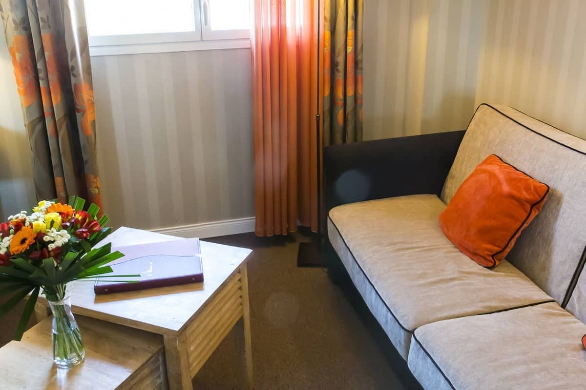 lounge room | living room | flat-screen tv