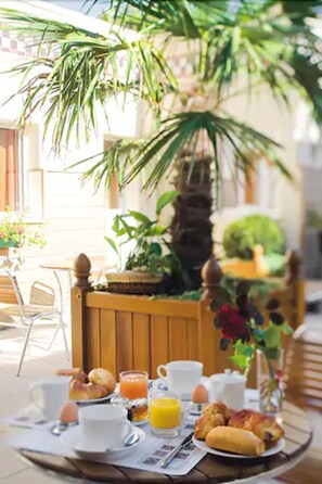 Tempat makan outdoor