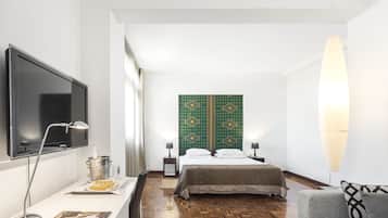 Suite | 1 bedroom, in-room safe, desk, blackout curtains
