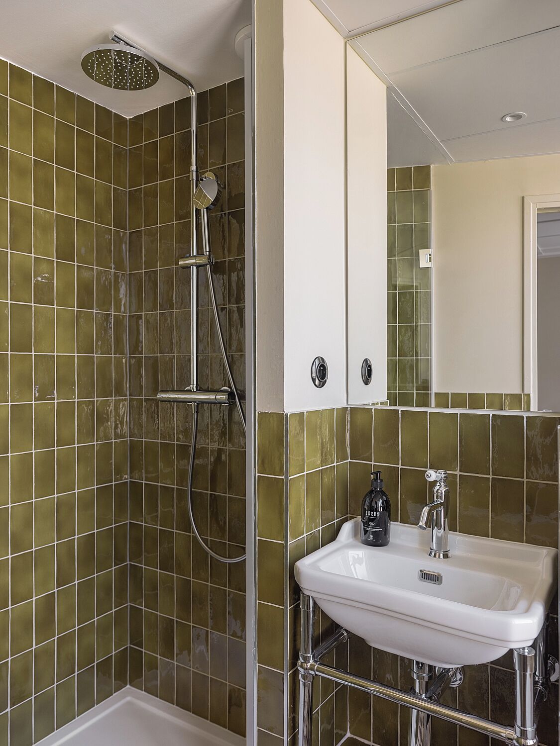 shower, rainfall showerhead, eco-friendly toiletries, hair dryer