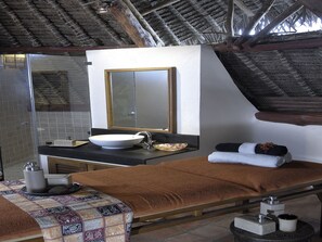 Couples treatment rooms, hot tub, body treatments, hydrotherapy - Pinewood Beach Resort and Spa (Diani Beach)