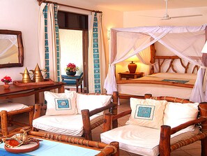 Een minibar, een kluis op de kamer, een bureau