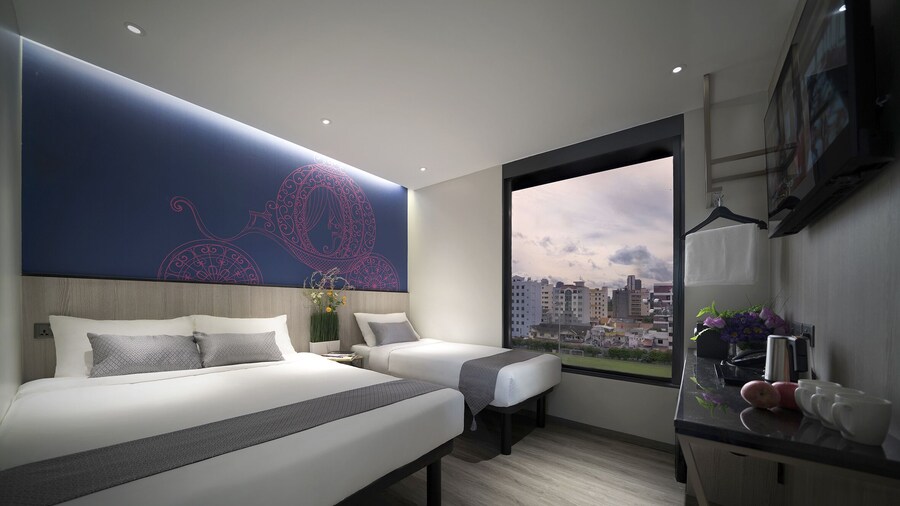 Hotel 81 Premier Princess