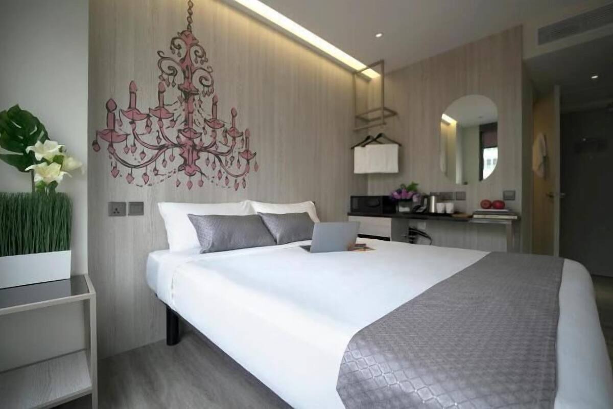 Free WiFi, bed sheets