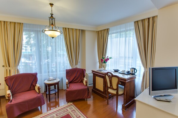 Suíte júnior | Área de estar | TV LCD