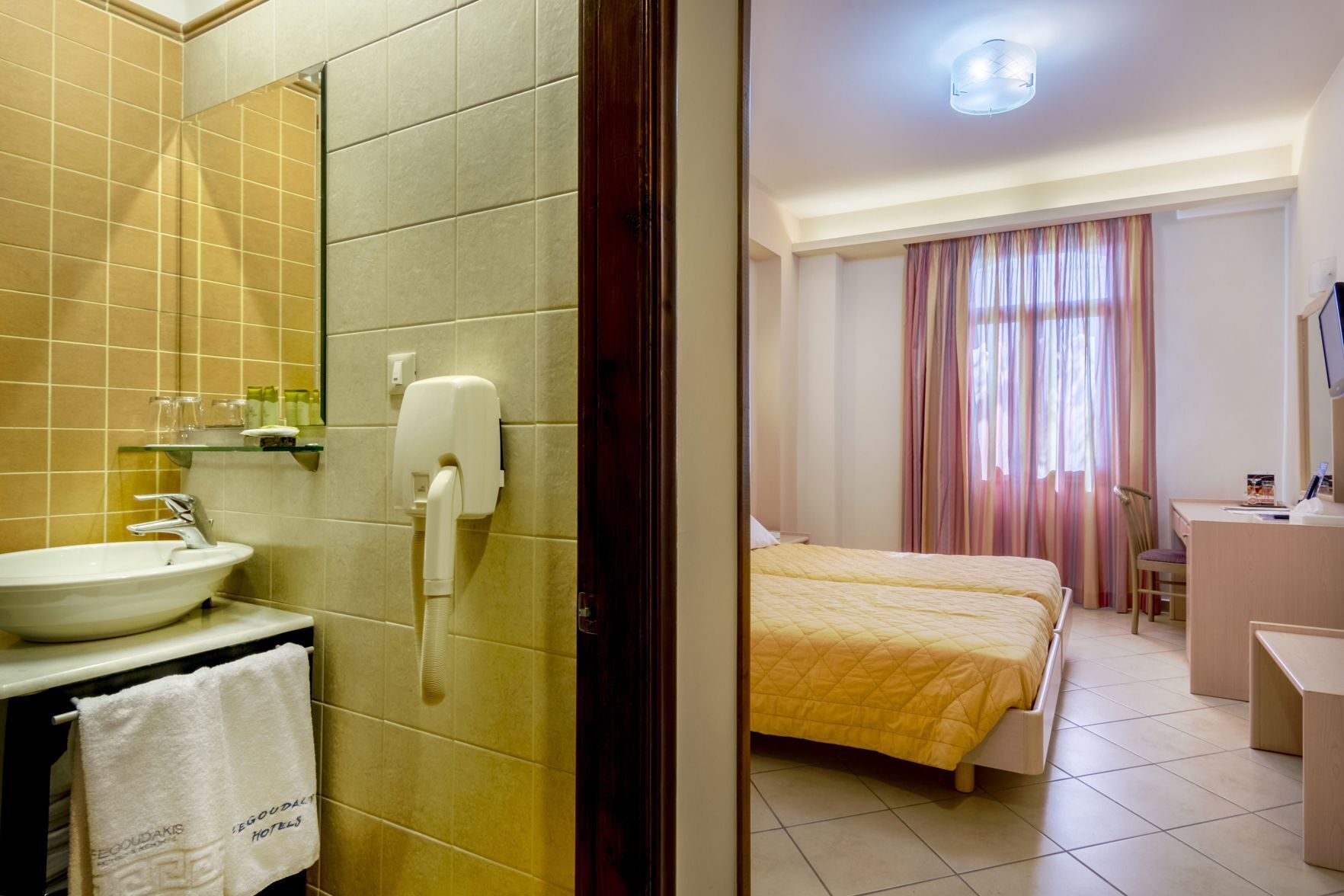 Down comforters, minibar, in-room safe, desk