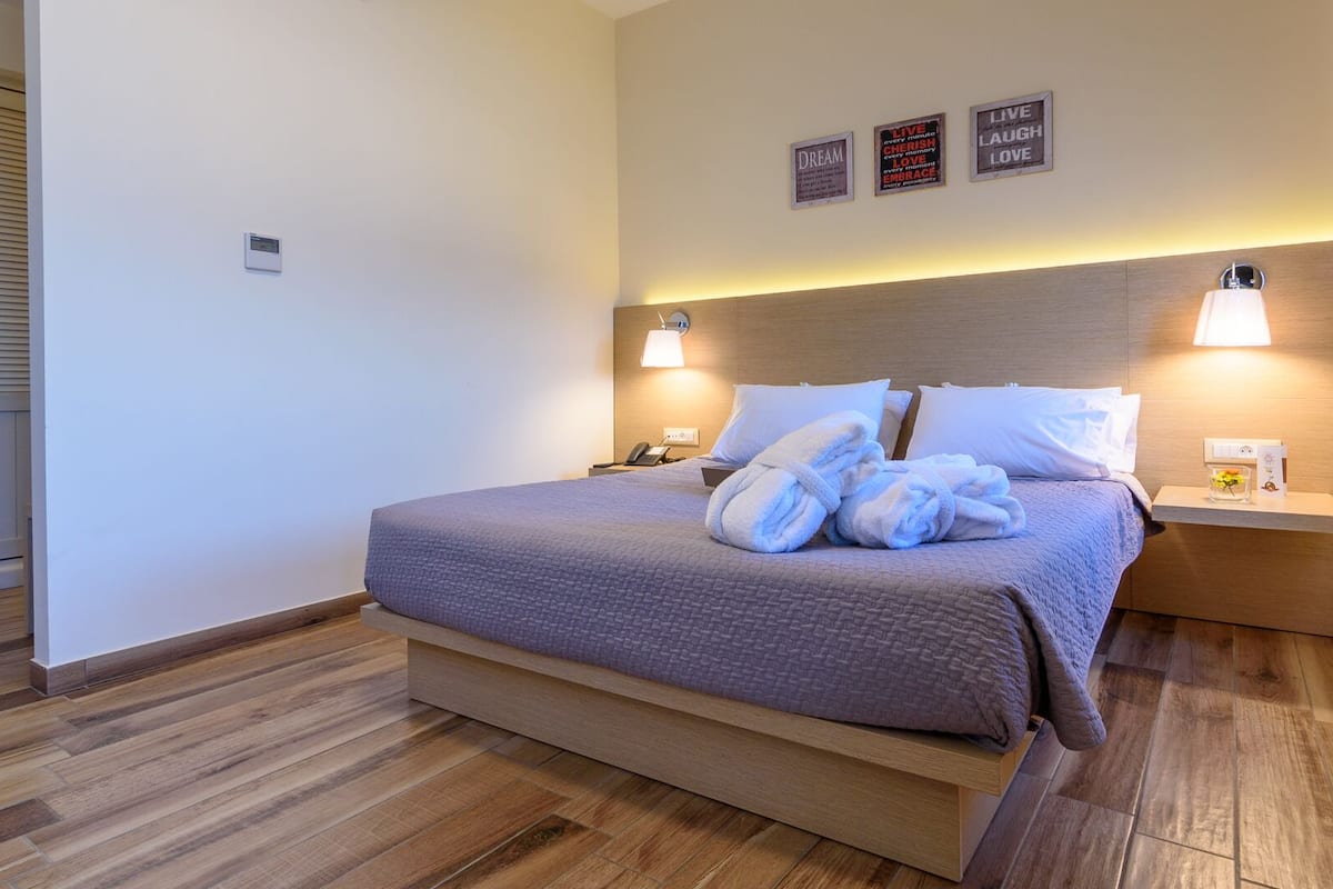 premium double room | down duvets, minibar, in-room safe, desk