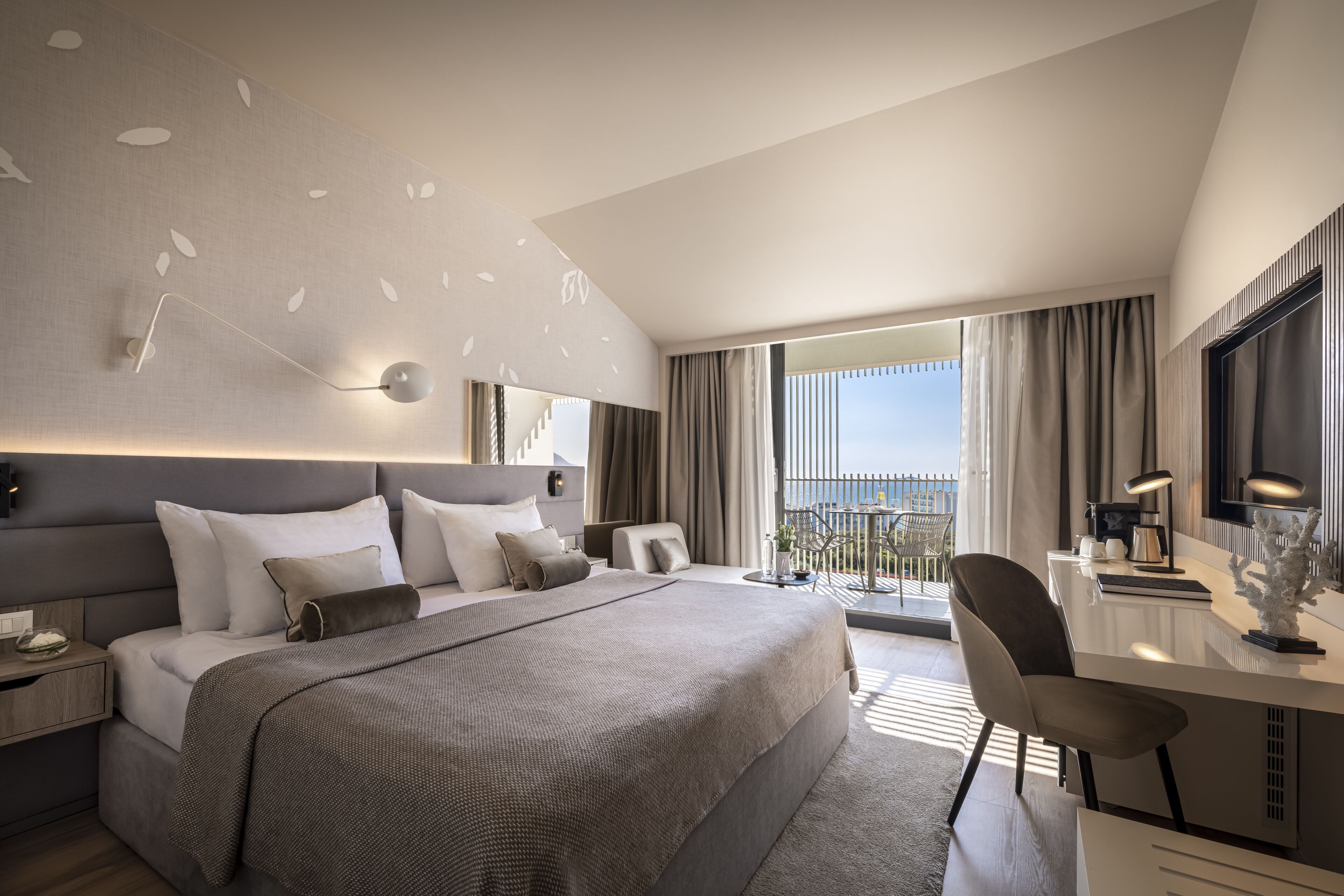 In-room safe, desk, cribs (surcharge), WiFi (free)