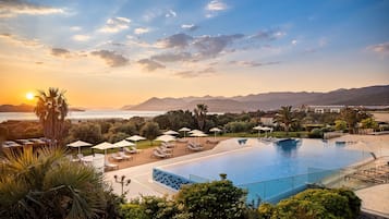 Indoor pool, seasonal outdoor pool, pool umbrellas, sun loungers