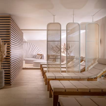 Sauna, steam room, body treatments, facials, 10 treatment rooms