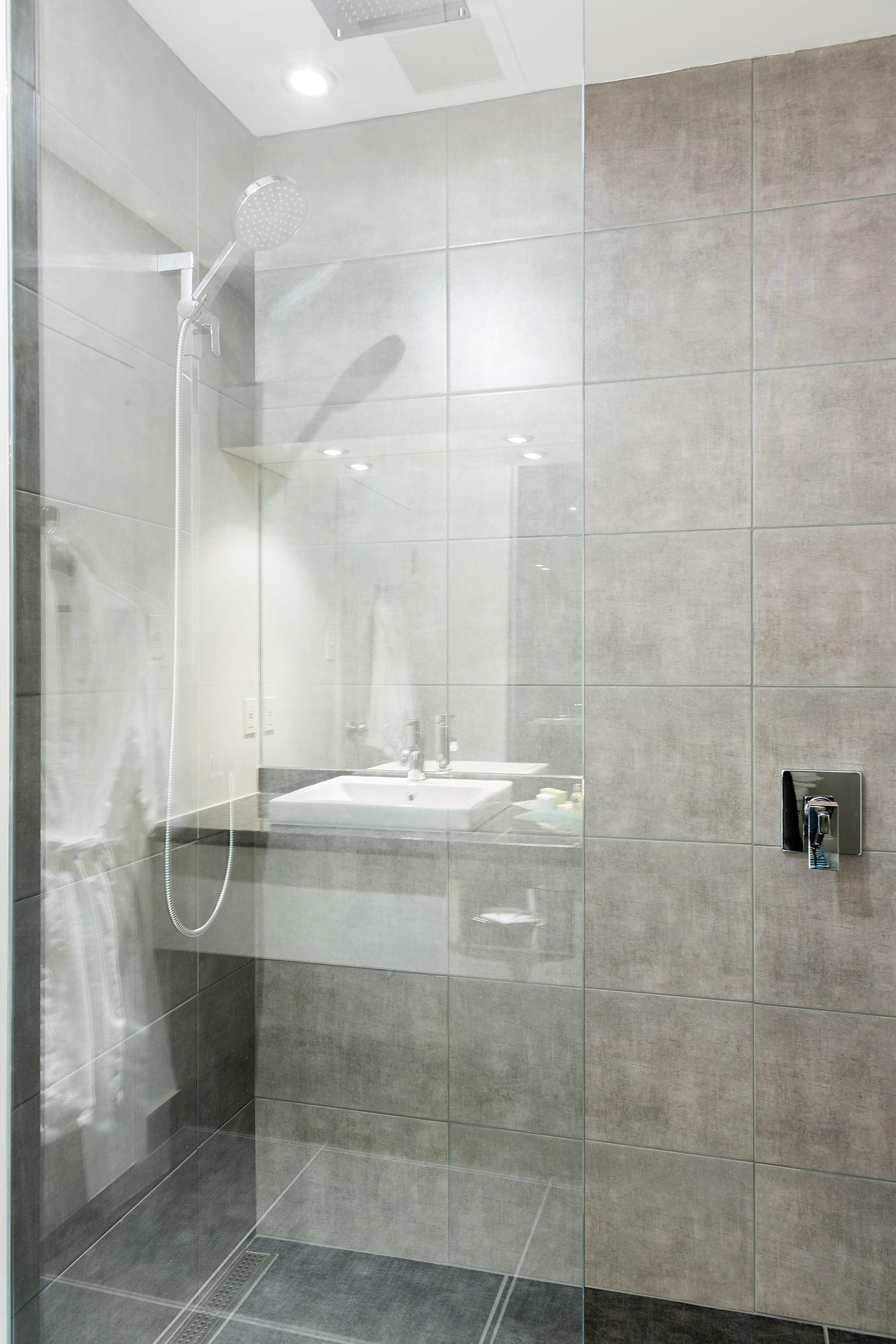 executive suite, 1 king bed | bathroom | towels