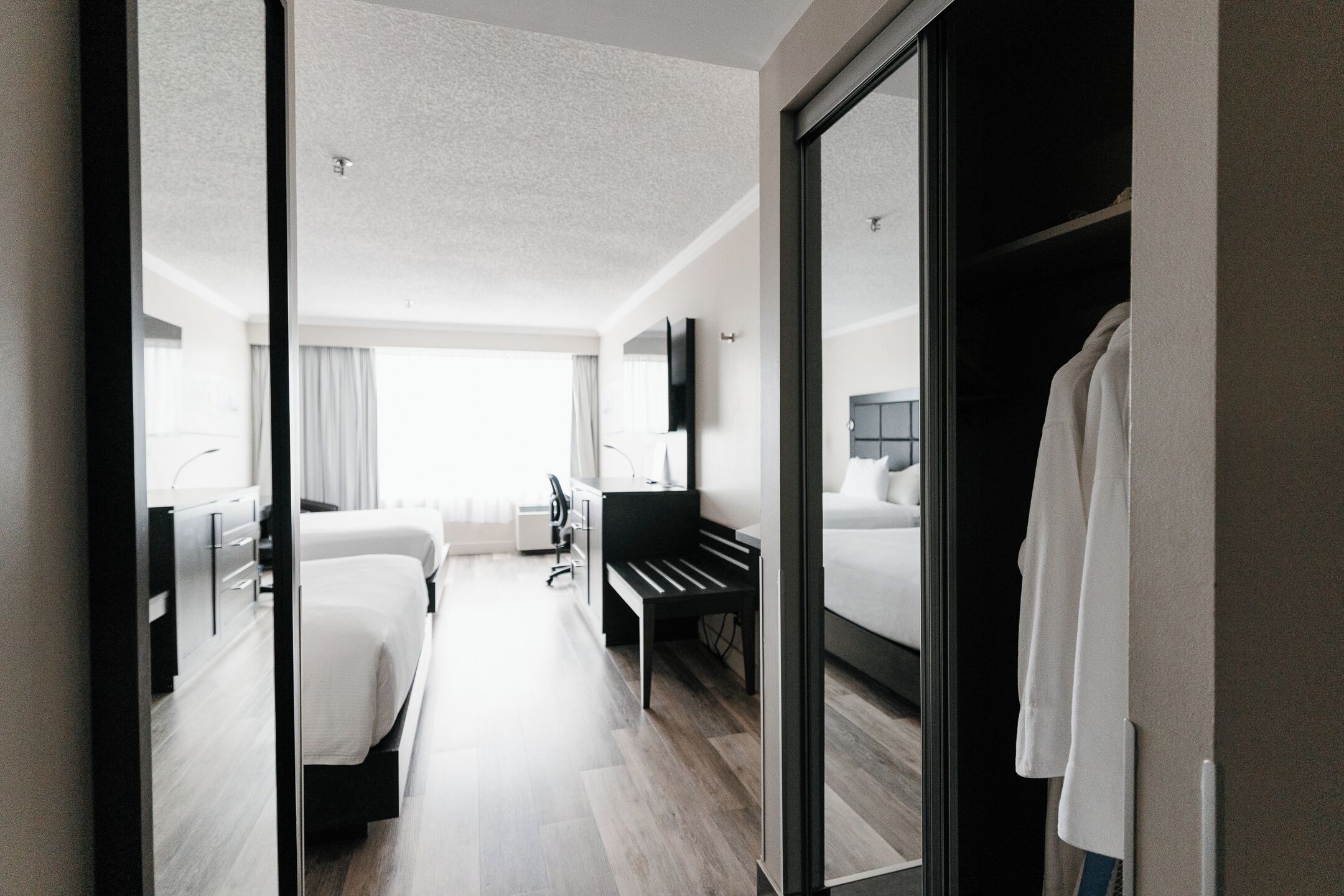 Premium bedding, in-room safe, desk, laptop workspace