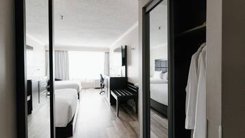 Premium bedding, in-room safe, desk, laptop workspace
